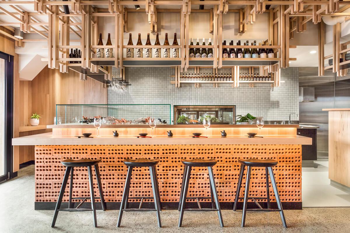 Biasol作品， Y14 Japanese Seafood & Bar，温暖而轻盈的空间